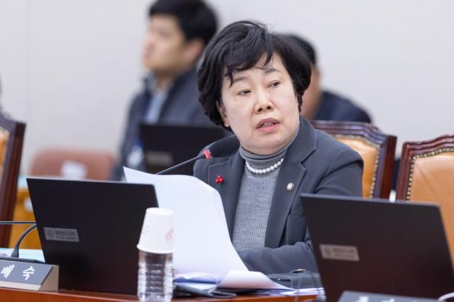 조배숙 국민의힘 국회의원이 지난 1월 7일 오후 서울 여의도 국회에서 열린 법제사법위원회의 전체회의에서 질의하고 있다 사진연합뉴스