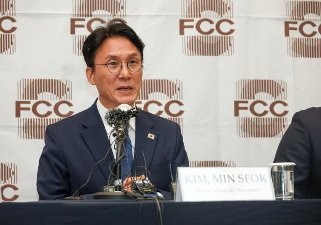 김민석 국무총리 후보자가 17일 서울 중구 한국프레스센터에서 열린 외신기자 간담회에 참석해 모두 발언하고 있다 사진연합뉴스