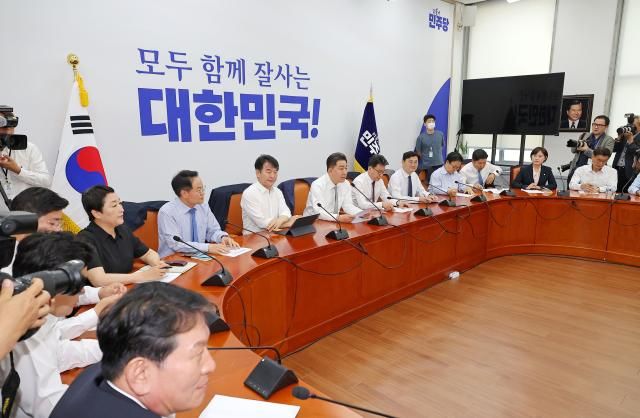 김병기 더불어민주당 당대표 직무대행 겸 원내대표가 19일 서울 여의도 국회에서 열린 정책조정회의에서 발언하고 있다 사진연합뉴스