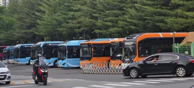 멈춰선 창원 시내버스 사진연합뉴스