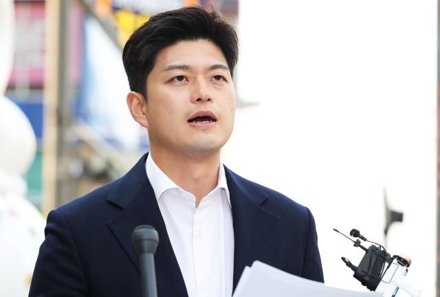 김용태 국민의힘 비상대책위원장이 지난달 30일 경기도 화성시 동탄역 인근에서 사전투표 관련 기자회견을 하고 있다 사진연합뉴스