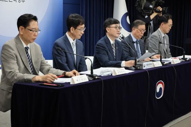 임기근 기획재정부 2차관이 20일 서울 종로구 정부서울청사에서 2024년도 공공기관 경영평가 결과에 대해 브리핑하고 있다 사진연합뉴스