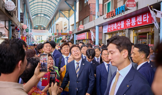 울산 재래시장을 방문한 이재명 대통령 사진연합뉴스