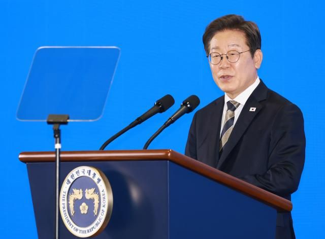 이재명 대통령이 20일 울산전시컨벤션센터에서 열린 울산 인공지능AI 데이터센터 출범식에서 격려사를 하고 있다 사진연합뉴스