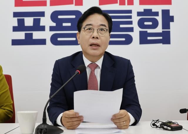 송언석 국민의힘 원내대표가 22일 서울 여의도 국회에서 대통령-여야 지도부 오찬 관련 기자간담회를 하고 있다 사진연합뉴스