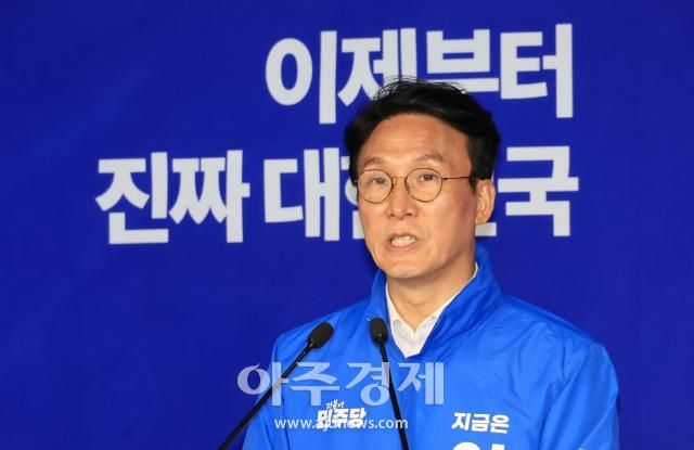 김민석 더불어민주당 상임공동선대위원장이 지난 15일 서울 여의도 중앙당사에서 기자간담회를 하고 있다 사진연합뉴스