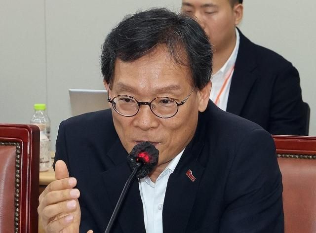 최저임금위원회 사용자위원인 이명로 중소기업중앙회 인력정책본부장이 지난 19일 정부세종청사에서 열린 최저임금위원회 제6차 전원회의에서 발언하고 있다. [사진=연합뉴스] 