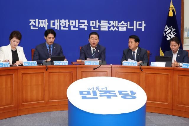 김병기 더불어민주당 당대표 직무대행 겸 원내대표가 18일 서울 여의도 국회에서 열린 최고위원회의에서 발언하고 있다 사진연합뉴스