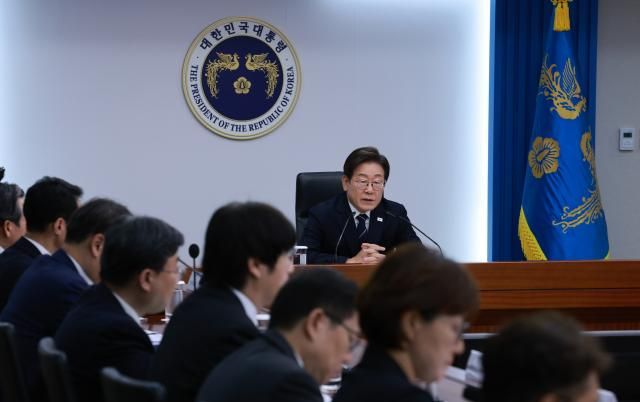 이재명 대통령이 23일 용산 대통령실에서 제1차 수석보좌관회의를 하고 있다사진연합뉴스