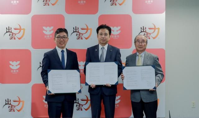 네이버클라우드는 일본 시마네현에 위치한 이즈모시와 AI 안부 전화 서비스 클로바 케어콜 도입을 위한 업무 협약을 체결했다 사진네이버클라우드