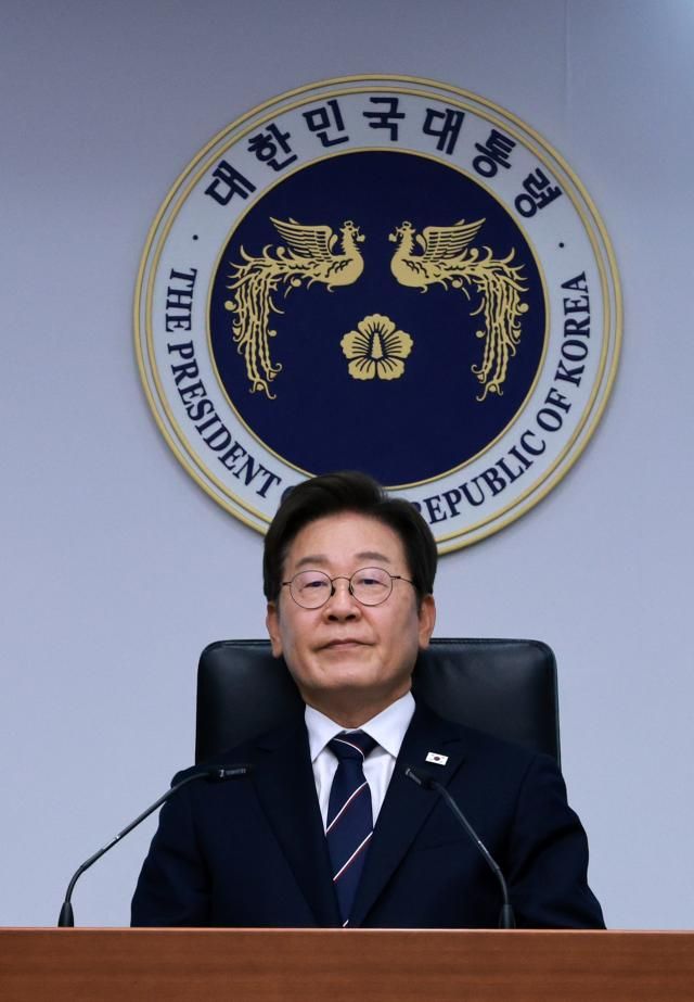 이재명 대통령이 23일 용산 대통령실에서 열린 제1차 수석보좌관회의에 참석해 있다사진연합뉴스