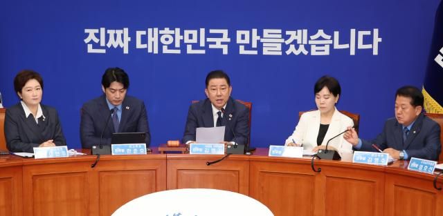 김병기 더불어민주당 당대표 직무대행 겸 원내대표가 23일 서울 여의도 국회에서 열린 최고위원회의에서 발언하고 있다 사진연합뉴스