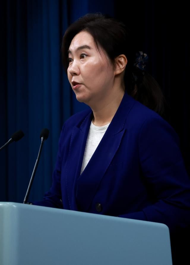  강유정 대통령실 대변인이 23일 서울 용산 대통령실 청사에서 현안 브리핑을 하고 있다사진연합뉴스
