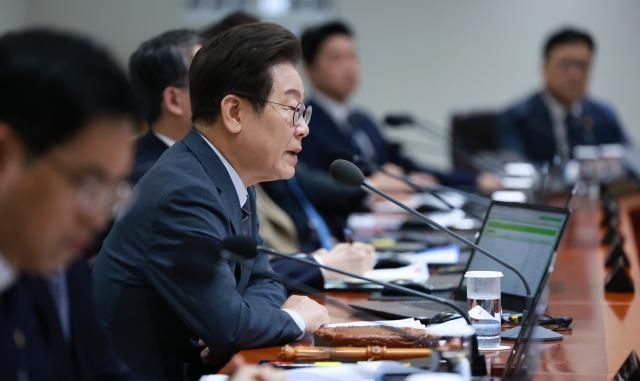 이재명 대통령이 24일 서울 용산 대통령실 청사에서 열린 국무회의를 주재하고 있다 사진연합뉴스