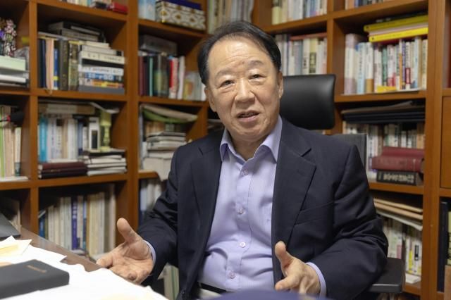 이연 선문대학교 미디어커뮤니케이션학부 명예교수는 24일 “중대재해처벌법으로 기업과 고용주를 처벌하는데 그치지 않고 예방에 더 중점둬야”한다고 강조했다 사진유대길 기자 