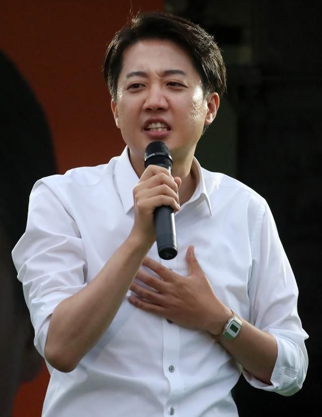 이준석 개혁신당 의원이 지난 2일 대구 수성구 수성못 상화동산에서 피날레 유세하고 있다 사진연합뉴스