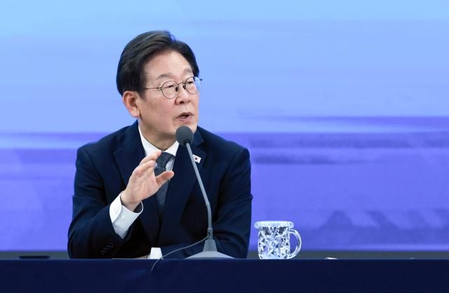 이재명 대통령이 25일 광주광역시 국립아시아문화전당에서 열린 광주시민·전남도민 타운홀미팅에 참석해 발언하고 있다사진연합뉴스