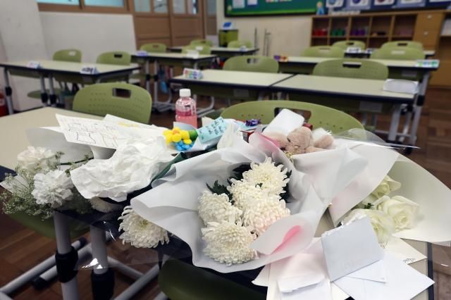 부산 초등학교에 마련된 자매 추모 공간 사진연합뉴스
