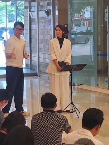 강선우 여성가족부 장관 후보자가 26일 오후 서울 종로구 인사청문회 준비 사무실 첫 출근길에 기자회견을 하고 있다 사진안수교 기자