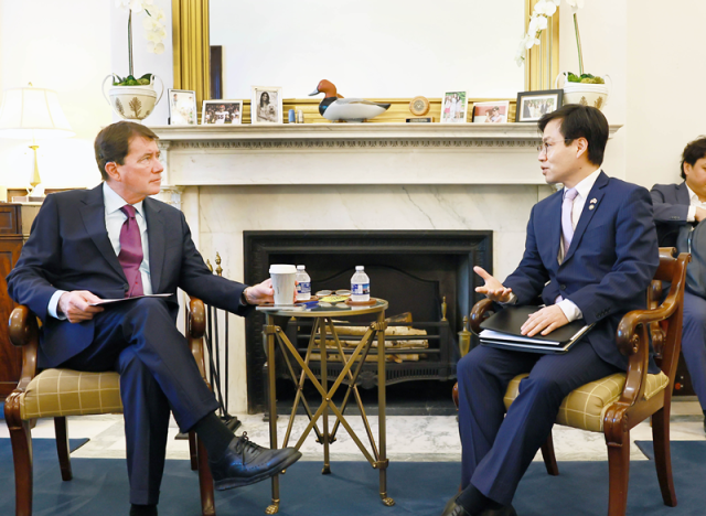 여한구 산업통상자원부 통상교섭본부장 빌 해거티 미국 상원의원 면담 사진산업통상자원부