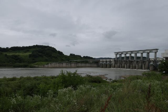 지난 25일 오후 경기도 연천군 군남홍수조절댐에서 임진강 상류 물이 방류되고 있다 사진연합뉴스