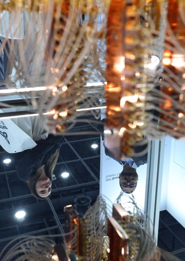 샹들리에 구조의 양자컴퓨터 모형 사진연합뉴스 