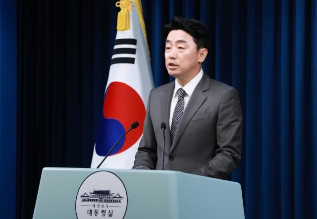 강훈식 대통령 비서실장이 29일 서울 용산 대통령실 청사에서 장관급 추가 인선을 발표하고 있다 사진연합뉴스