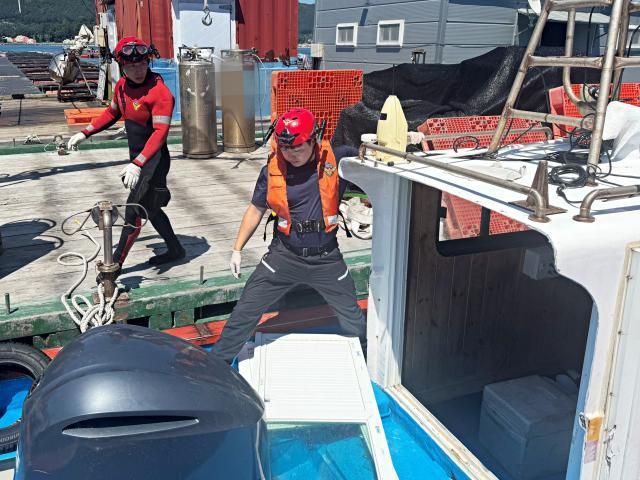 29일 오후 2시께 통영시 풍화리 향촌항 인근 해상에서 2t급 양식장 관리선이 주변 양식장 시설과 충돌해 70대 선장이 숨졌다 통영해양경찰서