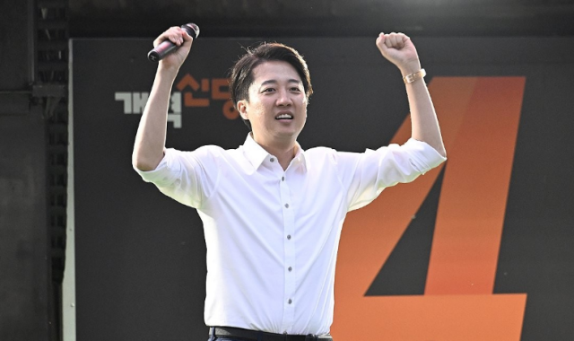 이준석 개혁신당 대선 후보가 지난 2일 대구 수성구 수성못 상화동산에서 피날레 유세를 하는 모습 사진연합뉴스