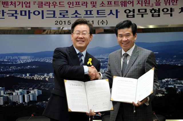 왼쪽부터 이재명 대통령 제임스 김 암참 회장 겸 대표이사 사진암참