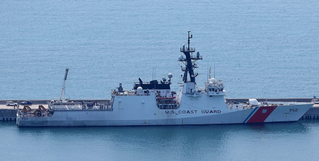 한미일 수색구조연합 훈련위해 입항한 미 해양경비대 함정 사진연합뉴스