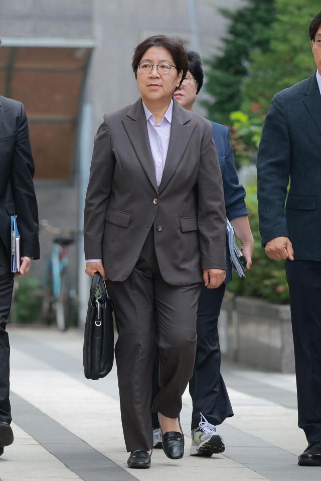 정은경 보건복지부 장관 후보자가 30일 오전 서울 중구 남대문로에 마련된 인사청문회 준비 사무실로 출근하고 있다 20250630사진유대길 기자 dbeorlf123ajunewscom