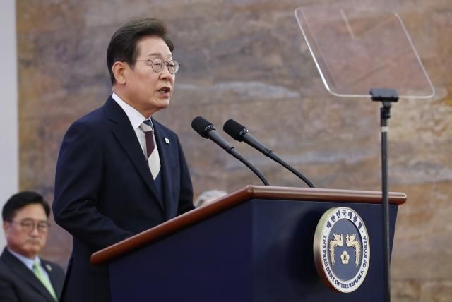 이재명 대통령이 4일 서울 여의도 국회에서 열린 제21대 대통령 취임 선서식에서 취임 연설을 하고 있다 사진연합뉴스