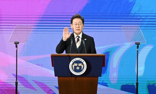 이재명 대통령이 4일 서울 여의도 국회에서 열린 제21대 대통령 취임선서식에서 취임 선서를 하고 있다사진연합뉴스