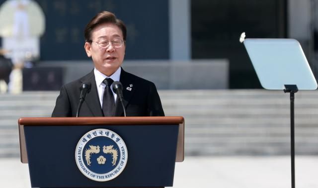 이재명 대통령이 6일 서울 동작구 국립서울현충원에서 열린 70회 현충일 추념식에서 추념사를 하고 있다 202566 대통령실통신사진기자단