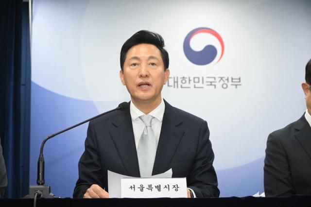 19일 주택시장 안정화 방안 정부합동 브리핑에서 오세훈 서울시장이 발언에 나서고 있다 사진서울시