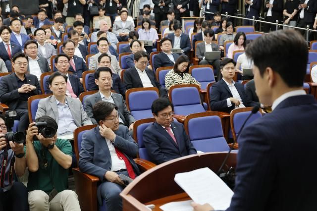 김용태 국민의힘 비상대책위원장이 9일 서울 여의도 국회에서 열린 의원총회에서 발언하고 있다 사진연합뉴스