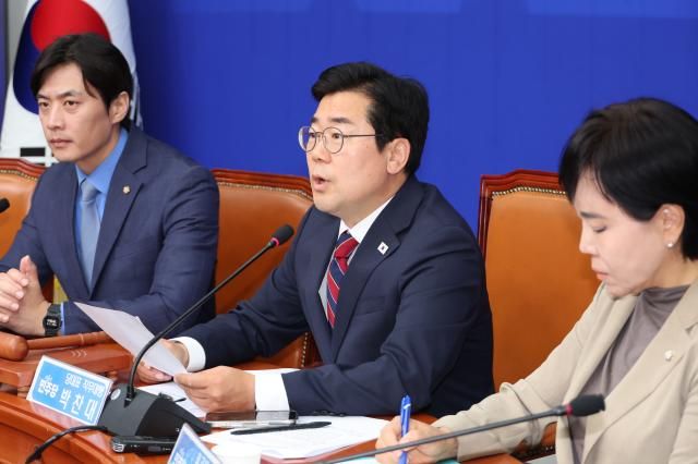 박찬대 더불어민주당 대표 권한대행 겸 원내대표가 지난 5일 서울 여의도 국회에서 열린 최고위원회의에서 발언하고 있다 사진연합뉴스