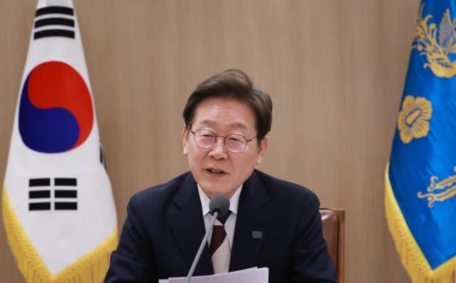 이재명 대통령이 지난 4일 서울 용산 대통령실 청사에서 열린 대통령 1호 명령 비상경제점검 태스크포스TF 회의에서 발언하고 있다 사진-연합뉴스