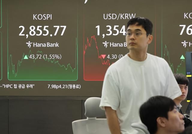 9일 서울 중구 하나은행 딜링룸 현황판에 코스피 종가가 표시돼 있다 사진연합뉴스