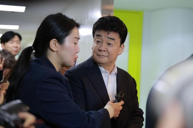 백종원 더본코리아 대표가 28일 오전 서울 서초구 스페이스쉐어 강남역센터에서 열린 더본코리아 주주총회에 참석하고 있다 20250328사진유대길 기자 dbeorlf123ajunewscom