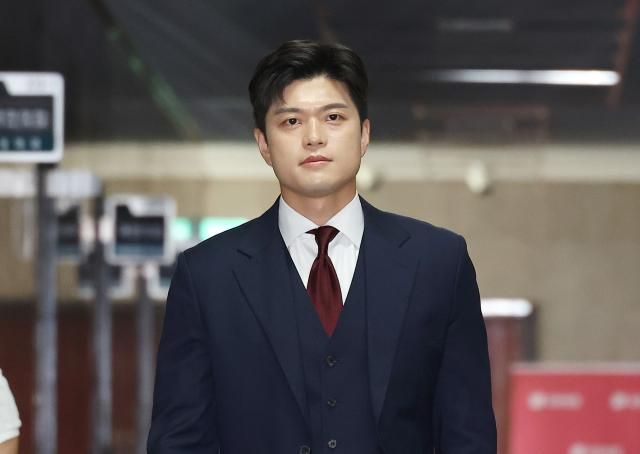 김용태 국민의힘 비상대책위원장이 8일 국회에서 현안관련 기자회견을 하기 위해 이동하고 있다 사진연합뉴스