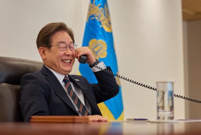 이재명 대통령이 9일 서울 용산 대통령실에서 이시바 시게루 일본 총리와 전화 통화를 하고 있다 사진대통령실