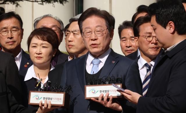 이재명 당시 더불어민주당 대표가 지난 3월 26일 서울고등법원에서 열린 공직선거법 위반 사건 항소심에서 무죄를 선고 받은 뒤 입장을 밝혔다 사진연합뉴스