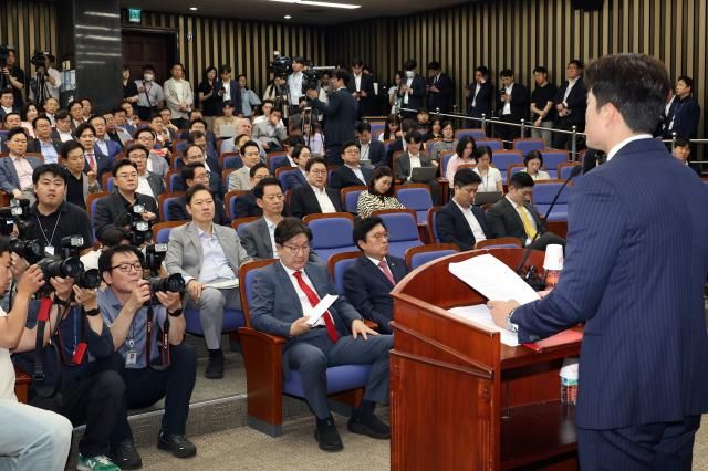 김용태 국민의힘 비상대책위원장이 9일 서울 여의도 국회에서 열린 의원총회에서 발언하고 있다 사진연합뉴스