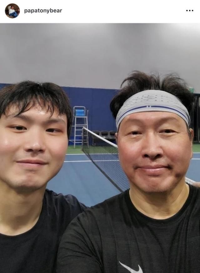 최태원 SK 회장오른쪽과 아들 인근 씨 사진인스타그램 캡처