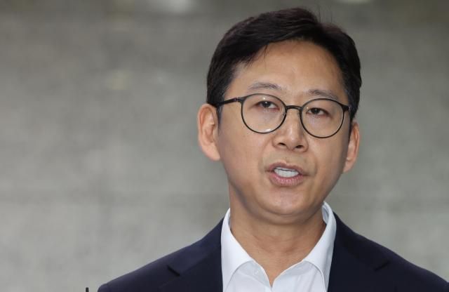 답변하는 배경훈 과기정통부 장관 후보자 배경훈 과학기술정보통신부 장관 후보자가 서울 종로구 광화문우체국에 마련된 인사청문회 준비 사무실로 출근하며 취재진의 질문에 답하고 있다사진연합뉴스