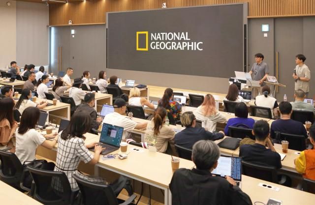 더네이쳐홀딩스가 지난 3일 서울 용산구 본사에서 내셔널지오그래픽 어패럴 2026년 봄·여름SS 글로벌 수주회를 진행하고 있다 사진더네이쳐홀딩스