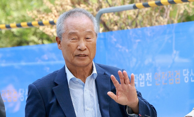 조성옥 전 삼부토건 회장이 지난 10일 피의자 신분으로 김건희 특검 조사를 받기 위해 서울 종로구 KT광화문빌딩 웨스트에 마련된 특검 사무실에 출석했다 사진연합뉴스