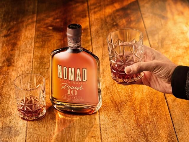 골든블루 인터내셔널이 최근 출시한 곤잘레스 바야스 위스키 노마드 리저브 10 사진골든블루